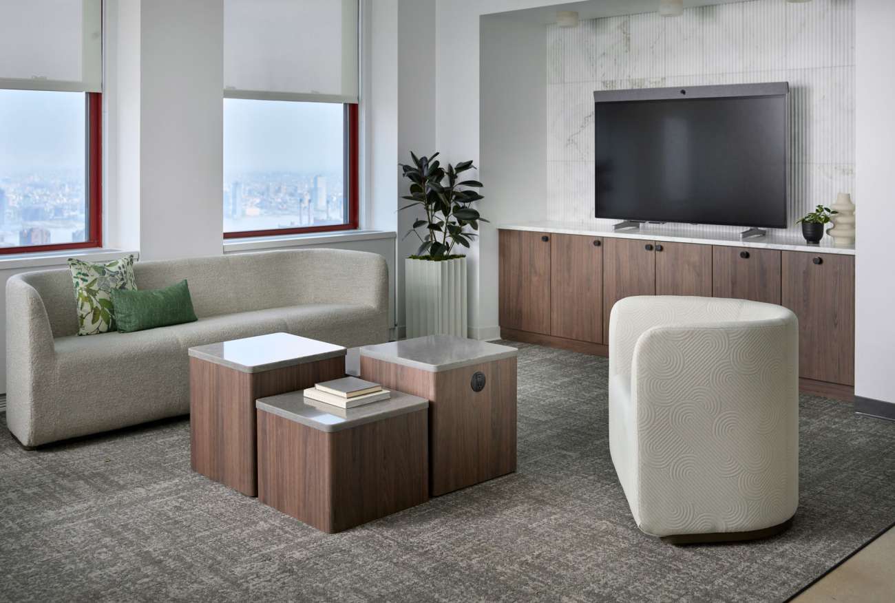 Flexible pull-up tables in a collaborative office