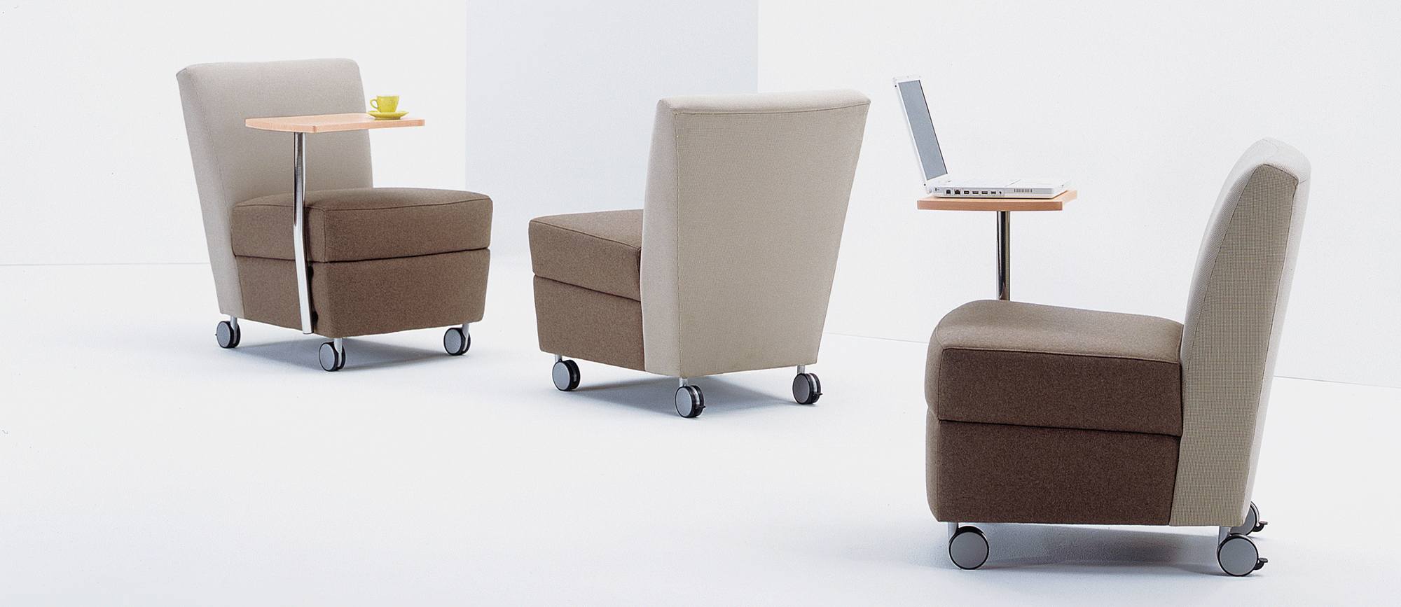 Movable lounge seating