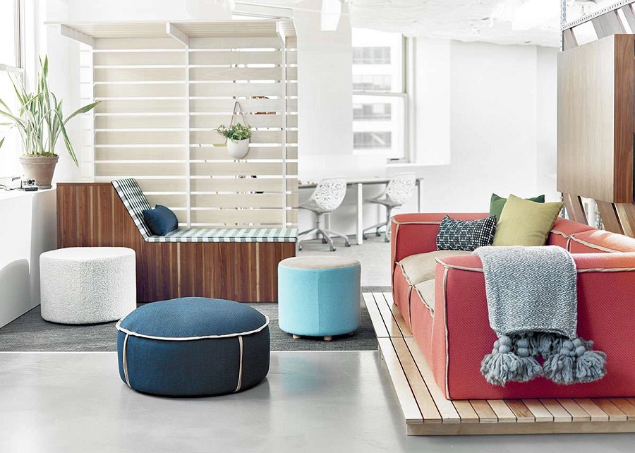 Movable lounge seating