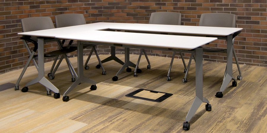 Height-adjustable workstation on casters