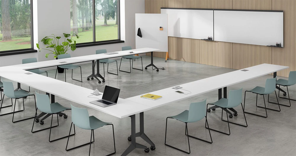 Height-adjustable workstation on casters
