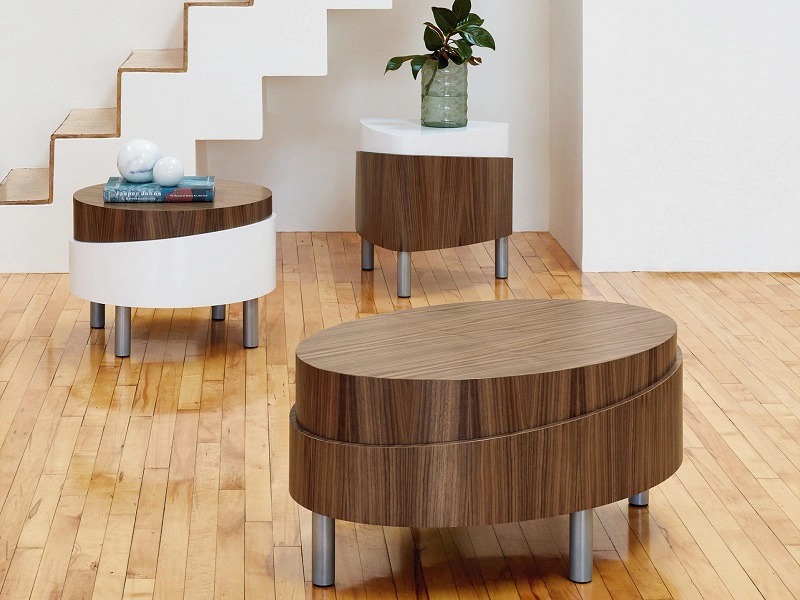 Flexible tables in a hybrid office