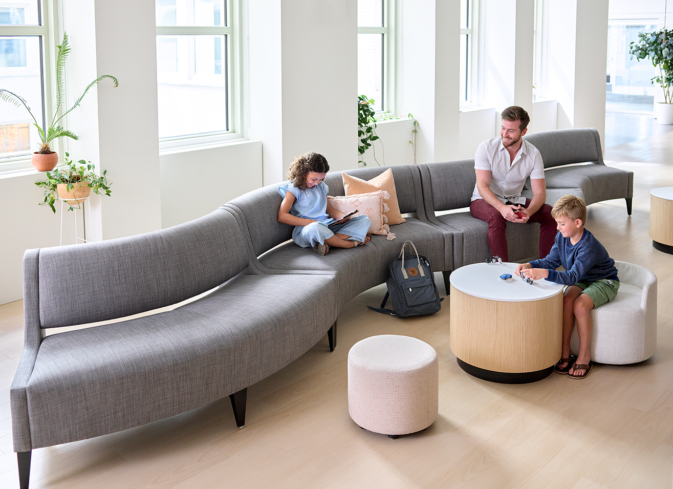Flexible pull-up tables in a collaborative office