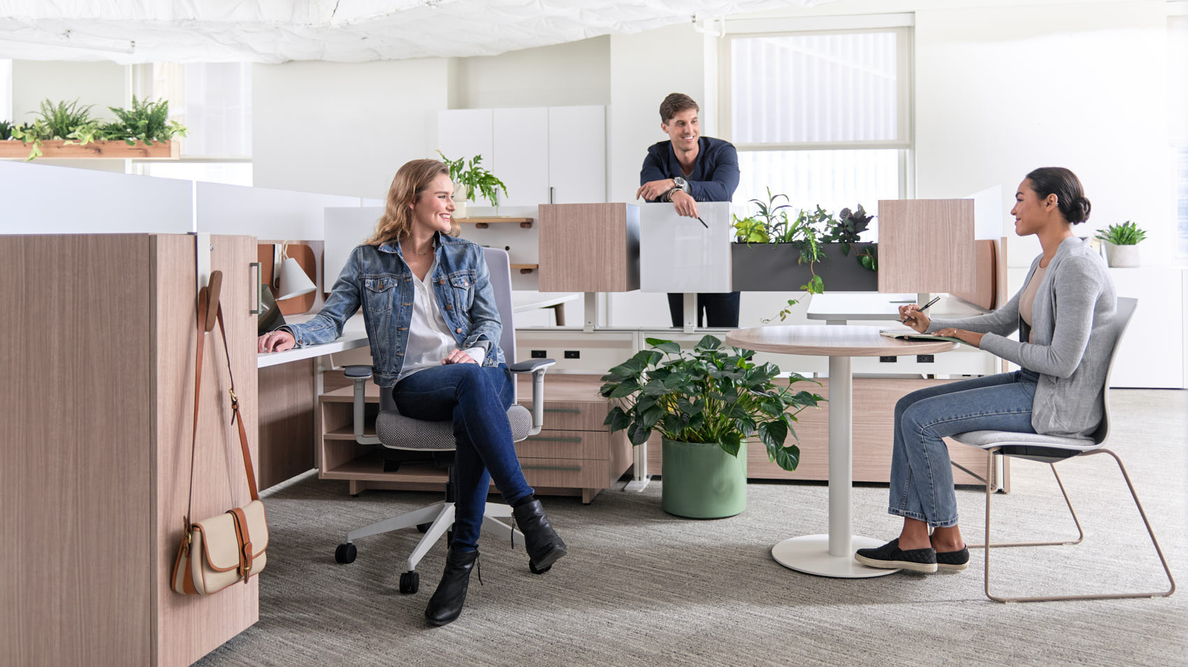 Collaborative open workstation area