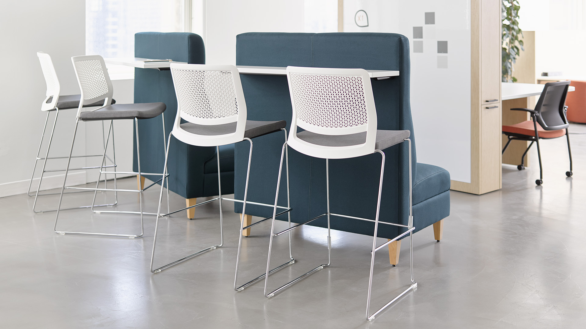 Informal corporate collaboration lounge