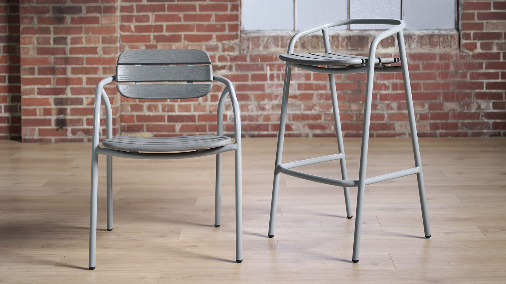 Flexible outdoor café seating example