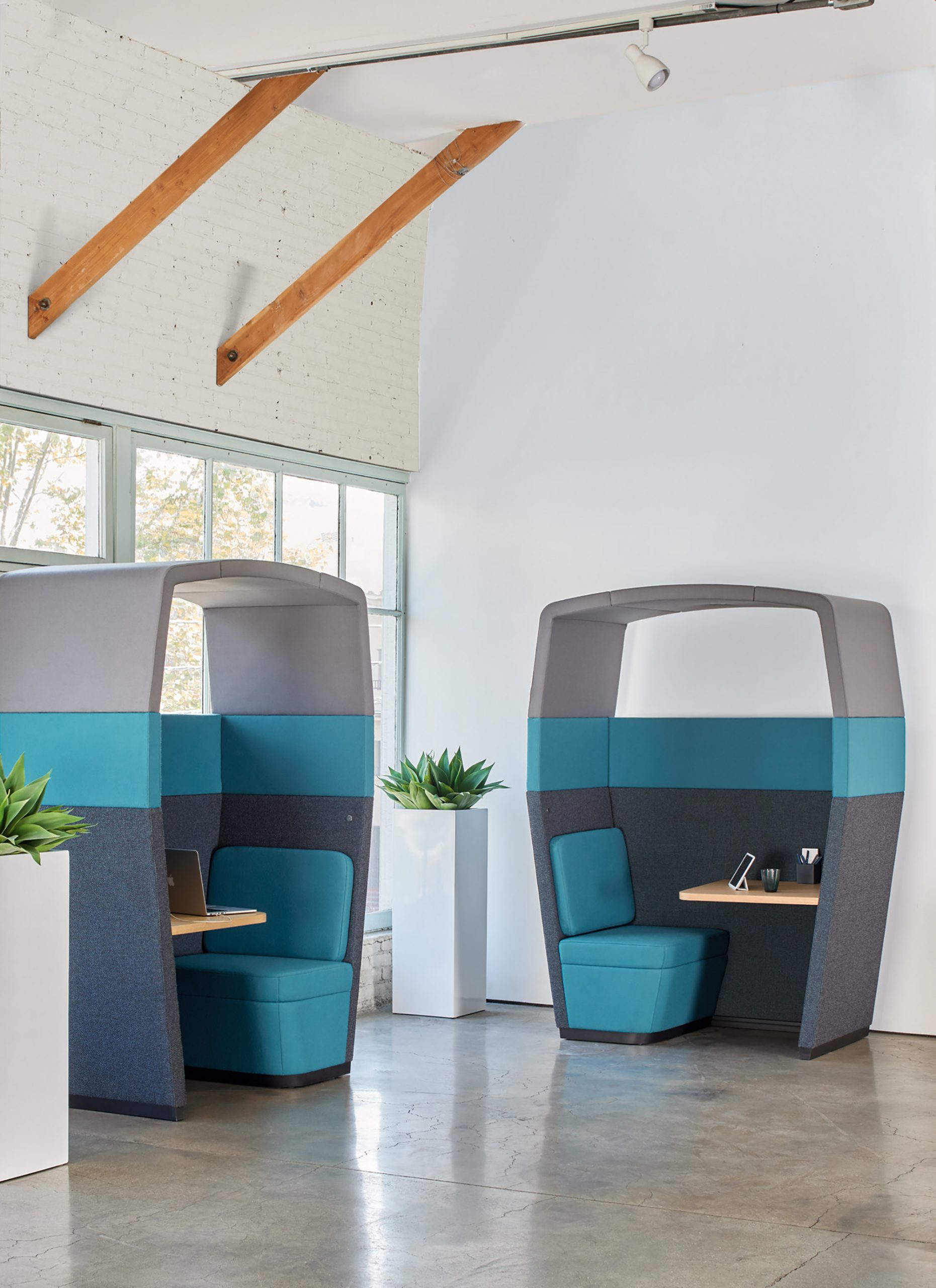 Single-person workplace focus room