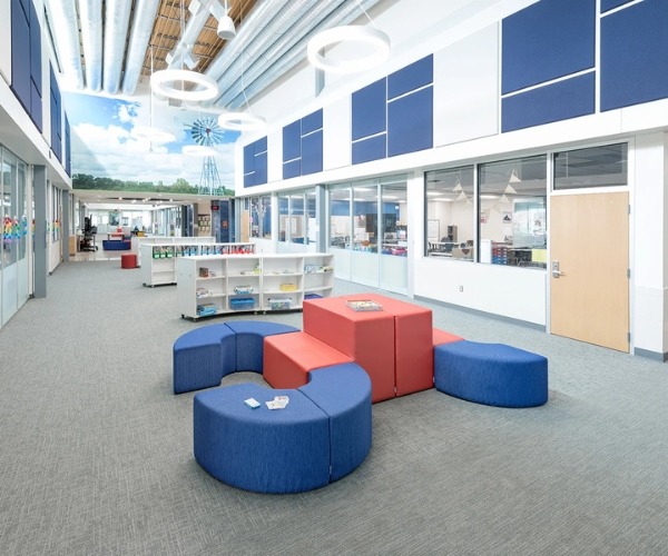 Student commons with collaborative seating