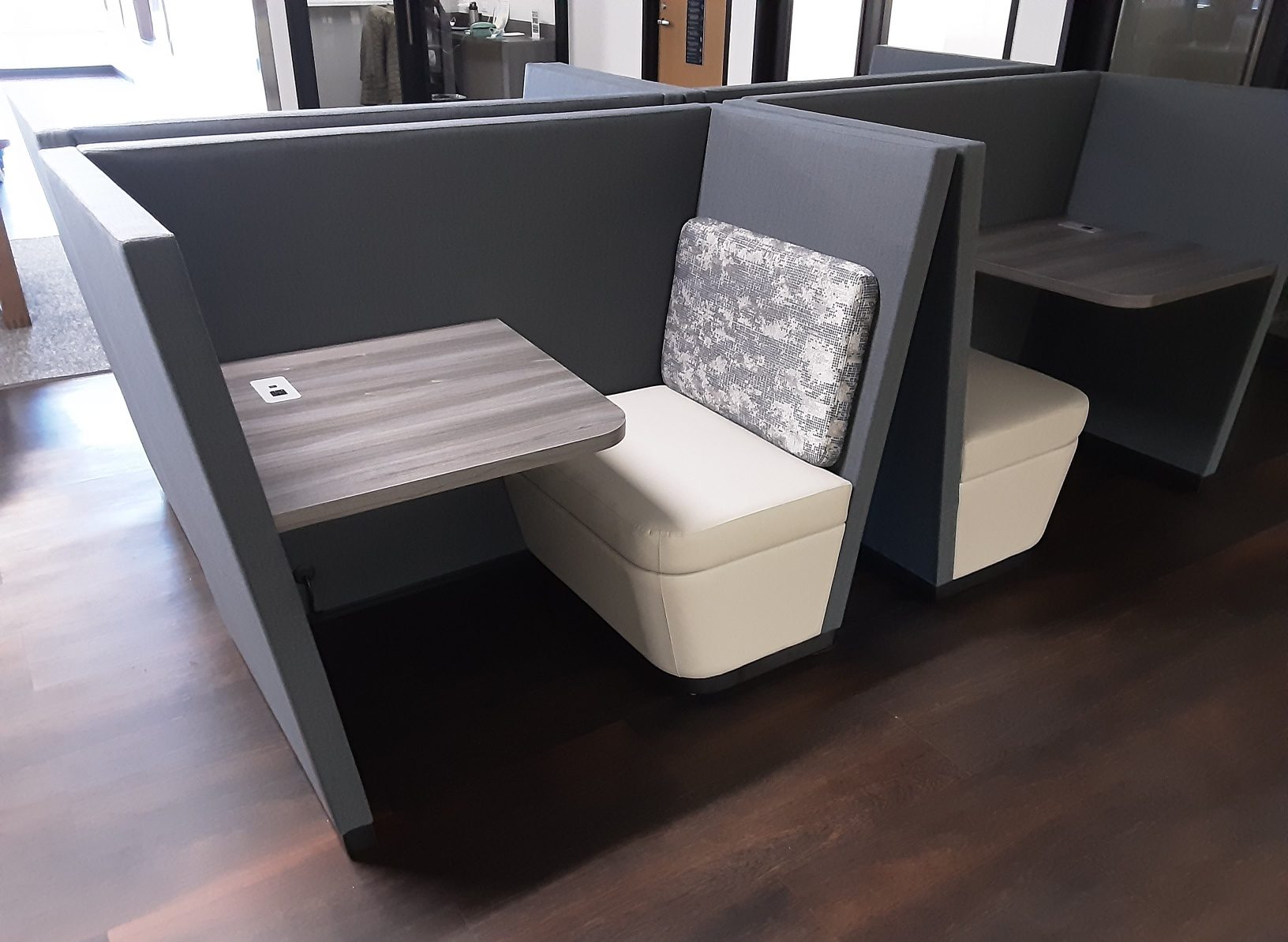 Single-person workplace focus room