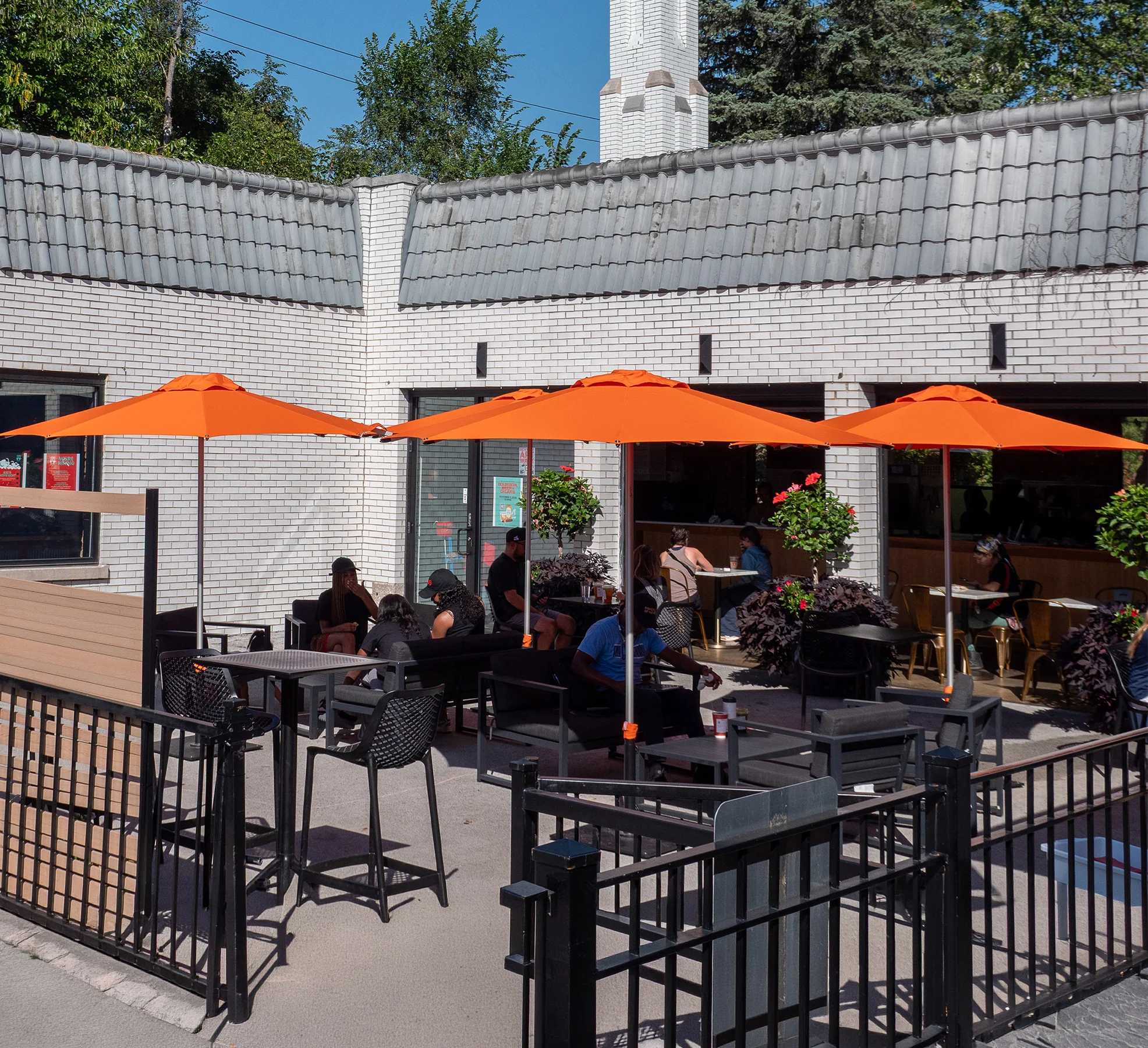 Shadowspec commercial cantilever umbrella